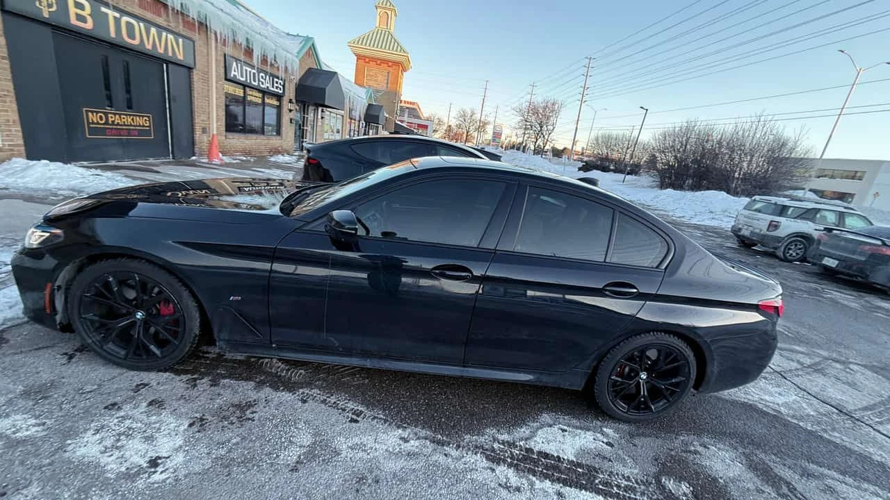 BMW 550 xDrive/ДИСТРОНИК/ОБДУХВАНЕ/360 CAM/ШИБИДАХ - изображение 2