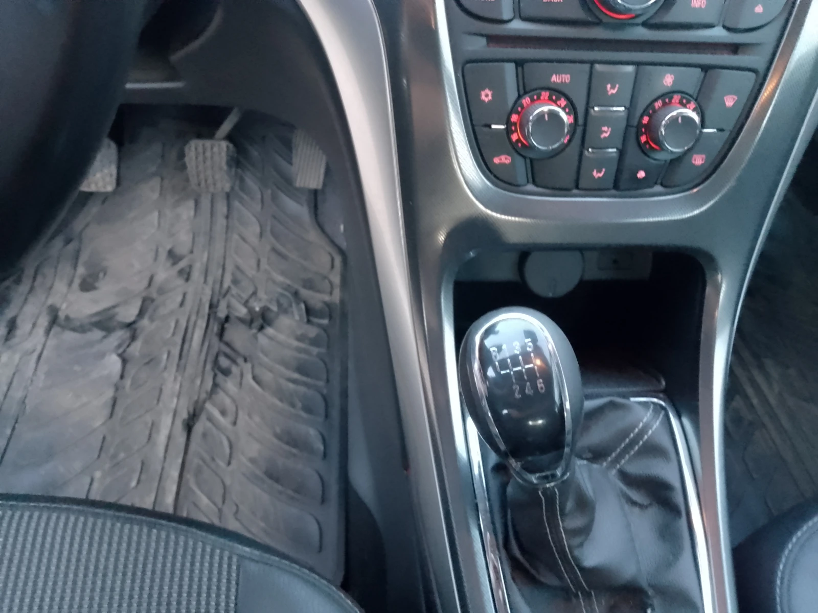 Opel Astra 1, 7 CDTI, снимка 10 - Автомобили и джипове - 53866327