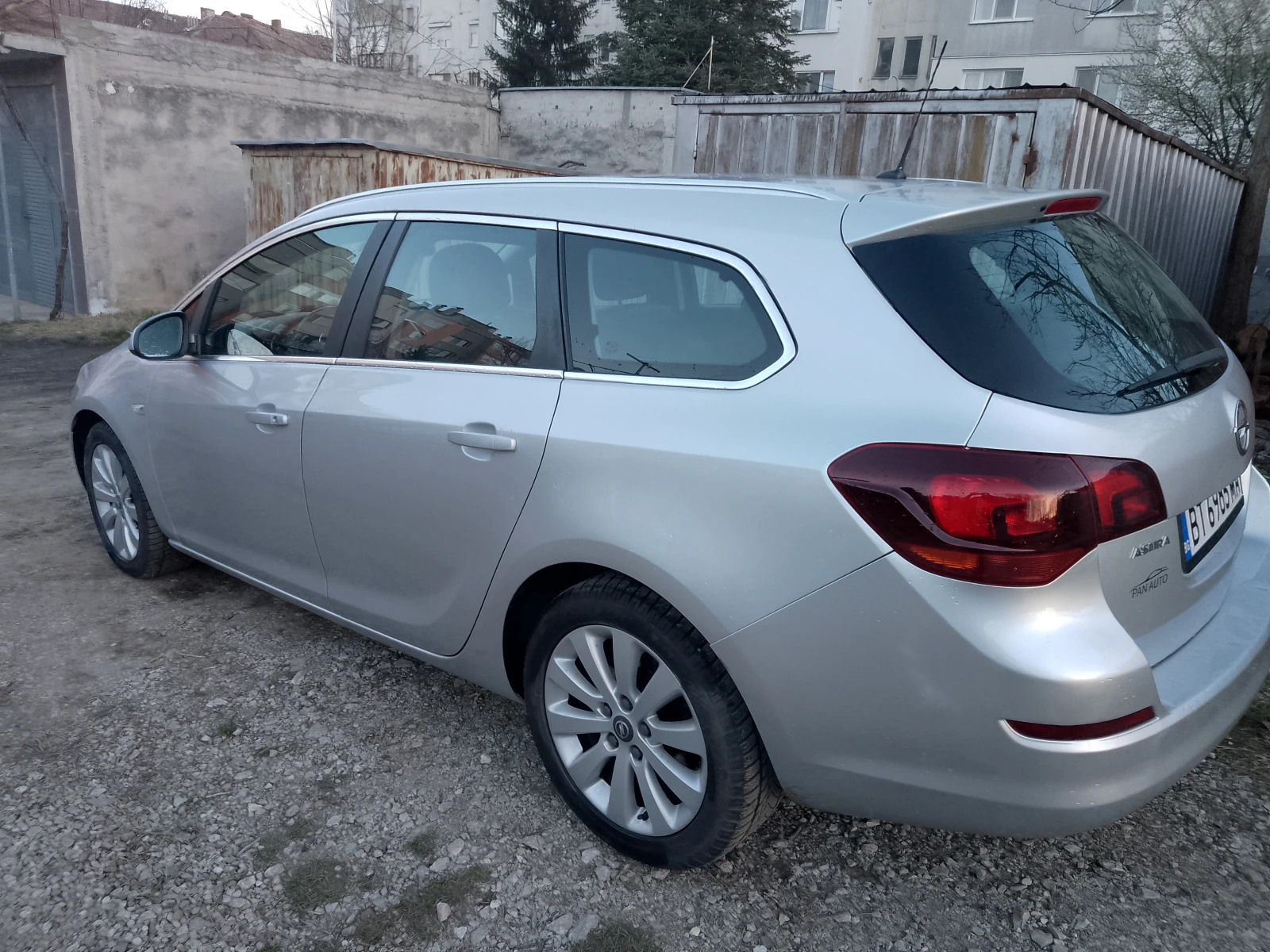Opel Astra 1, 7 CDTI, снимка 4 - Автомобили и джипове - 53866327