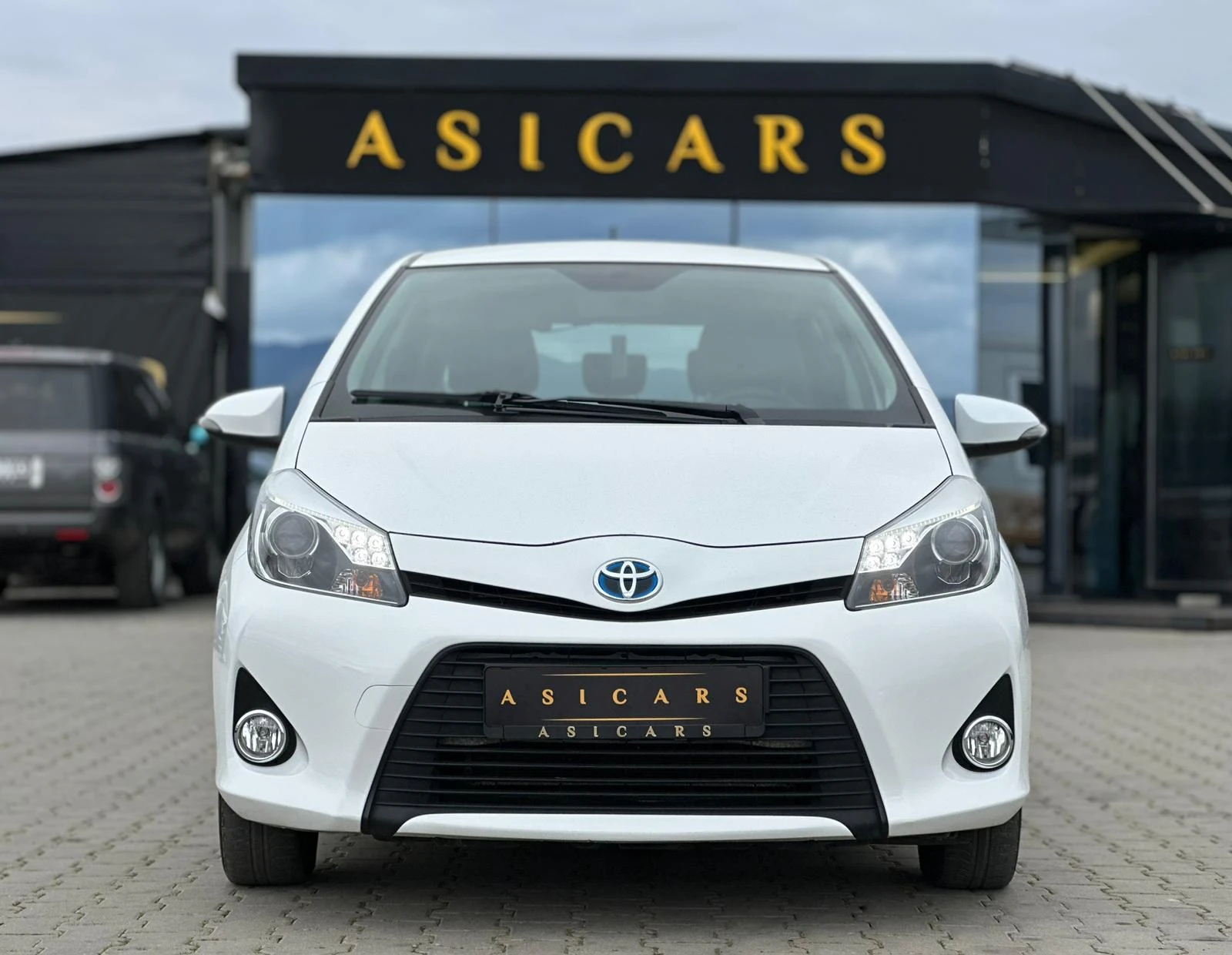 Toyota Yaris / HYBRID / ACTIVE / TOP /, снимка 8 - Автомобили и джипове - 53911130