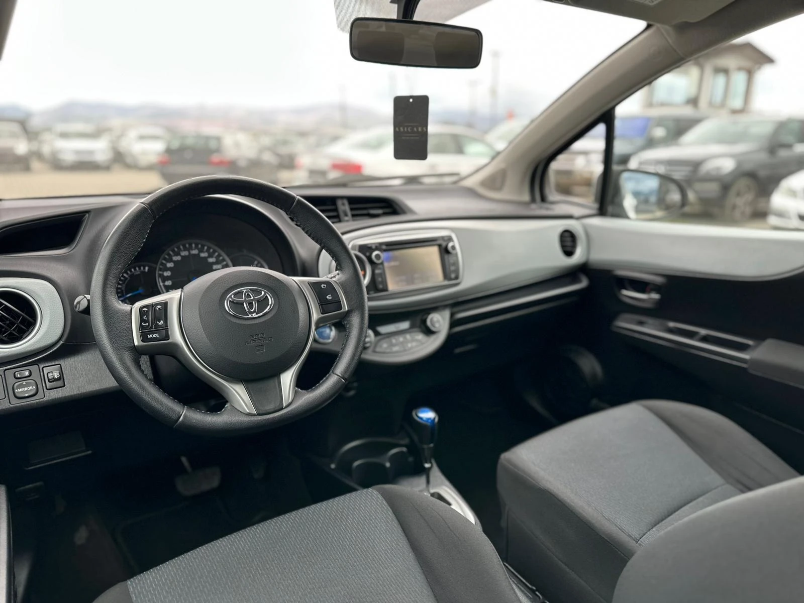 Toyota Yaris / HYBRID / ACTIVE / TOP /, снимка 9 - Автомобили и джипове - 53911130