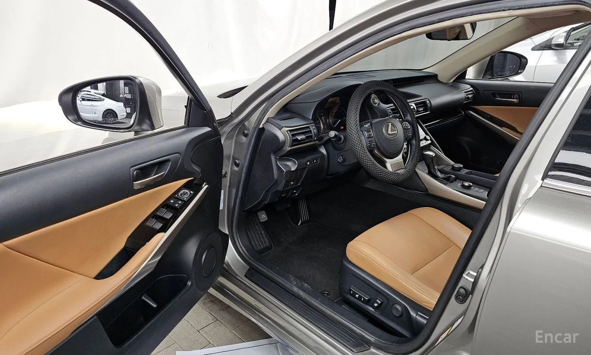 Lexus IS 300 * KEYLESS* КОЖА* ПОДГРЕВ* ШИБИДАХ* КАМЕРА* , снимка 8 - Автомобили и джипове - 54085272