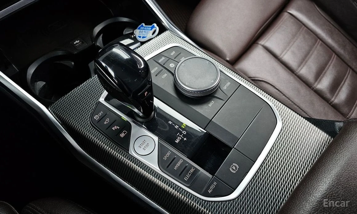 BMW 330 E* HYBRID* M* SPORT* HARMON* KARDON* КАМЕРА* , снимка 11 - Автомобили и джипове - 54149026