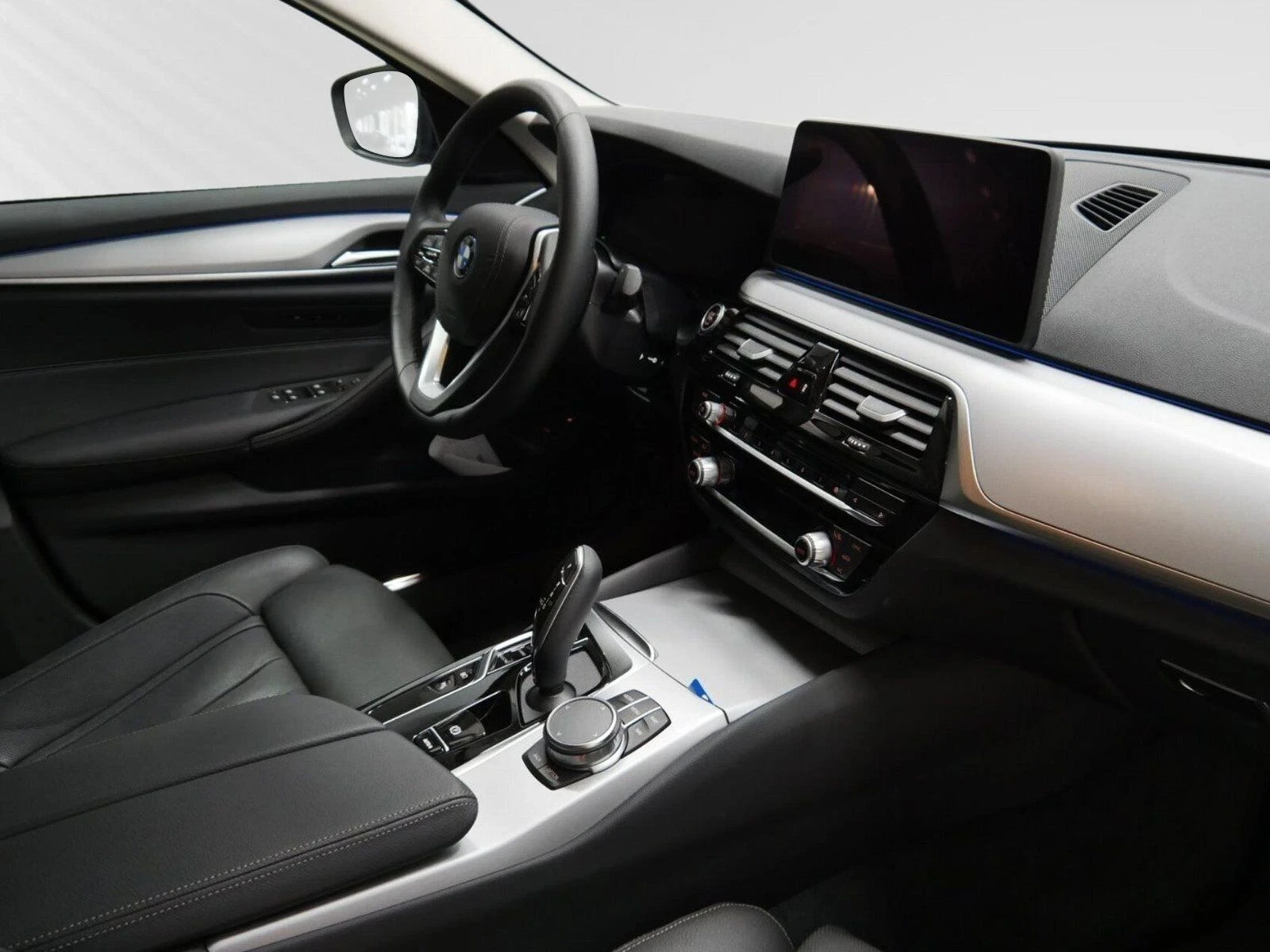 BMW 530E, снимка 8 - Автомобили и джипове - 54150519