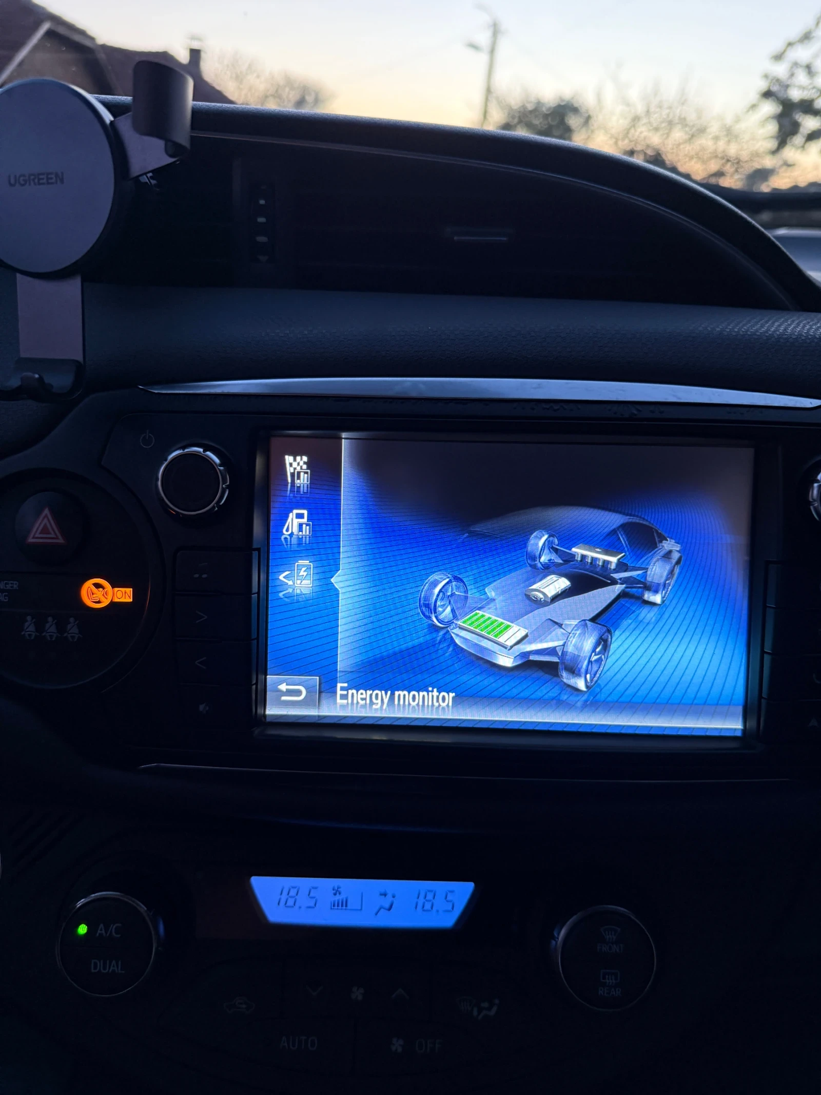 Toyota Yaris 1.5, снимка 13 - Автомобили и джипове - 54241378