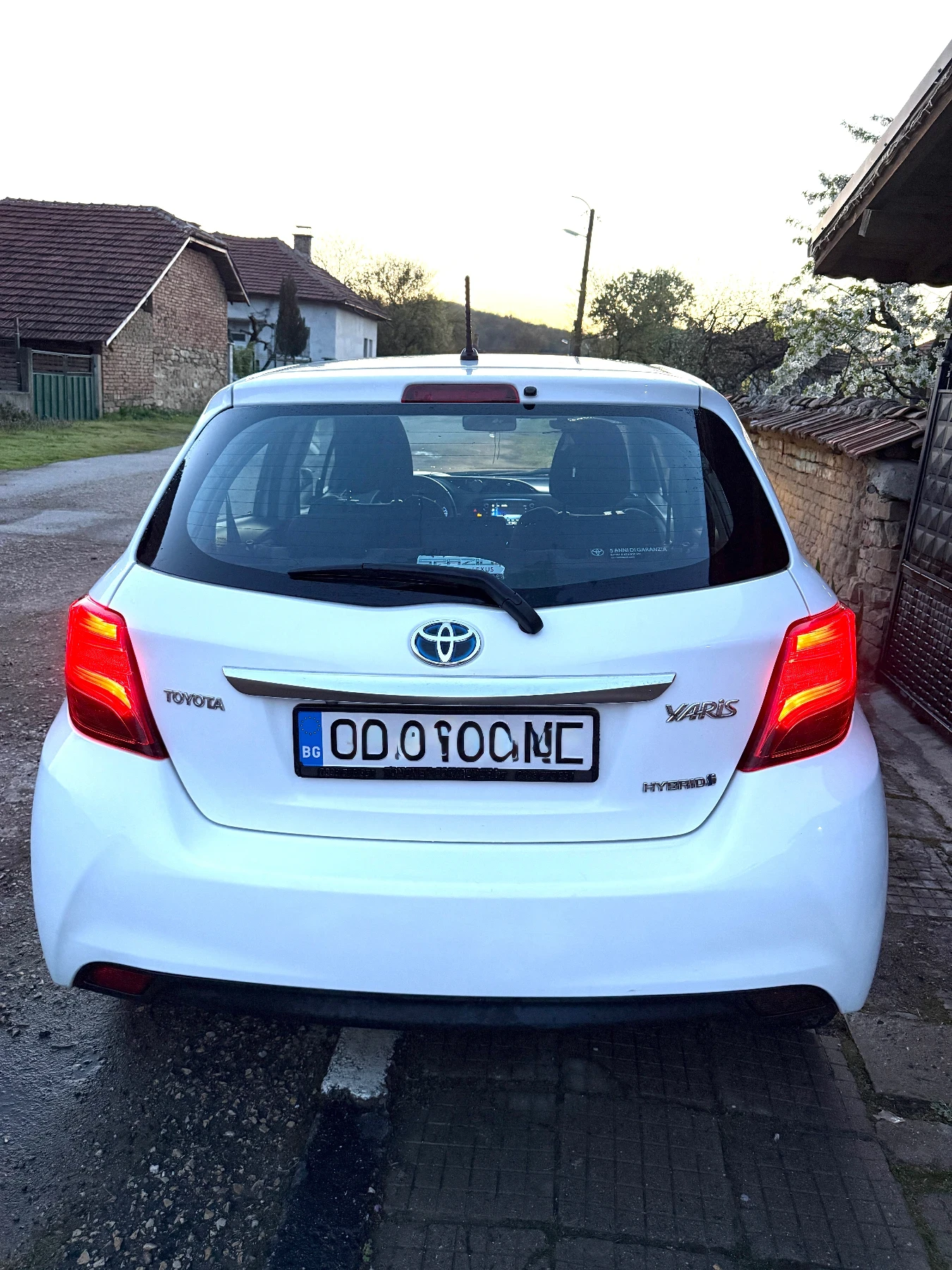 Toyota Yaris 1.5, снимка 6 - Автомобили и джипове - 54241378