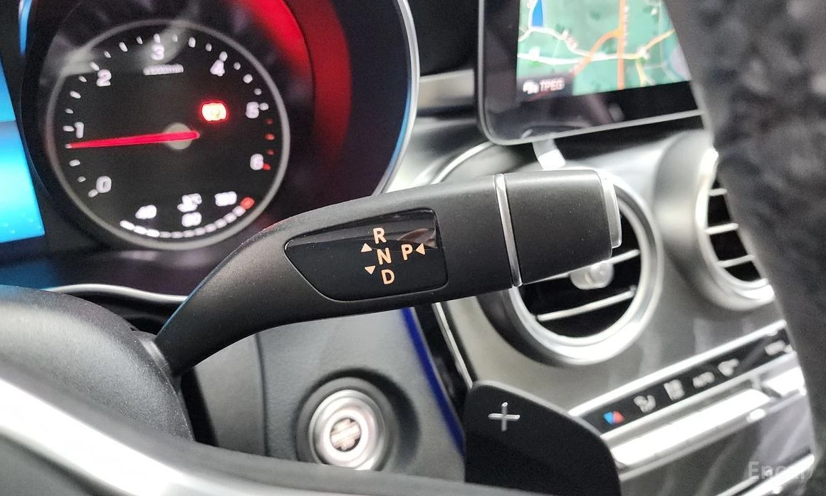Mercedes-Benz C 220, снимка 9 - Автомобили и джипове - 54428455