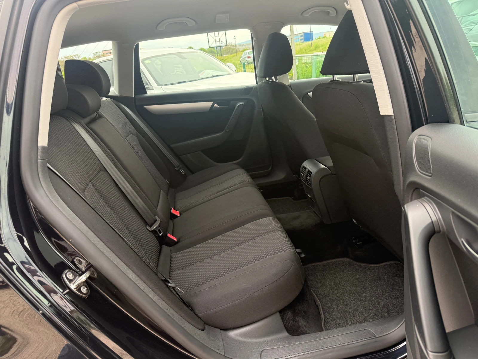 VW Passat 1.4TSi, 131x.km, снимка 13 - Автомобили и джипове - 54463090