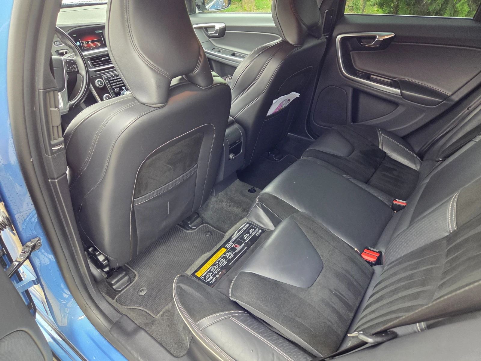 Volvo V60 Plug-in Hybrid , снимка 11 - Автомобили и джипове - 54945076