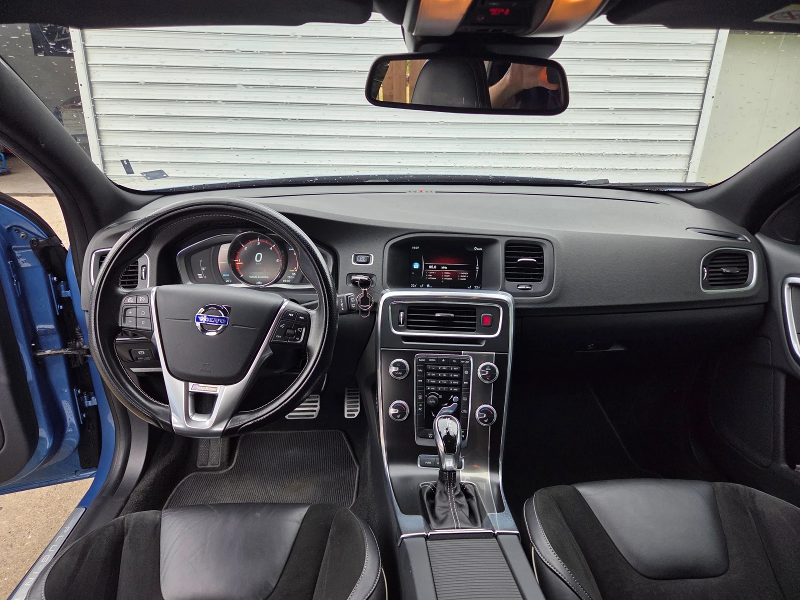 Volvo V60 Plug-in Hybrid , снимка 9 - Автомобили и джипове - 54945076