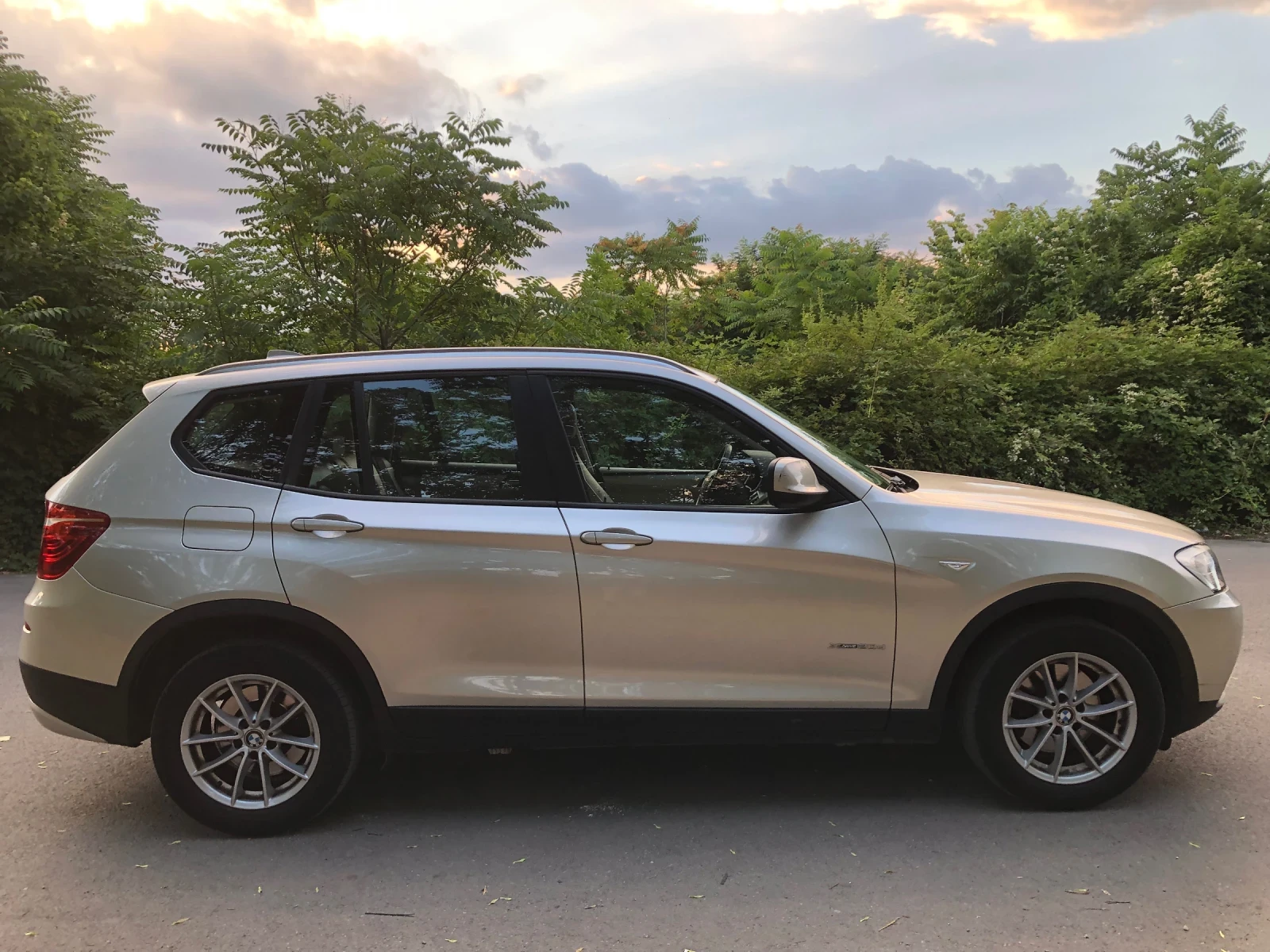 BMW X3 xDrive20d | 4x4 | ОБСЛУЖЕН | АВТОПИЛОТ | ПАРКТРОНИ, снимка 9 - Автомобили и джипове - 55068772