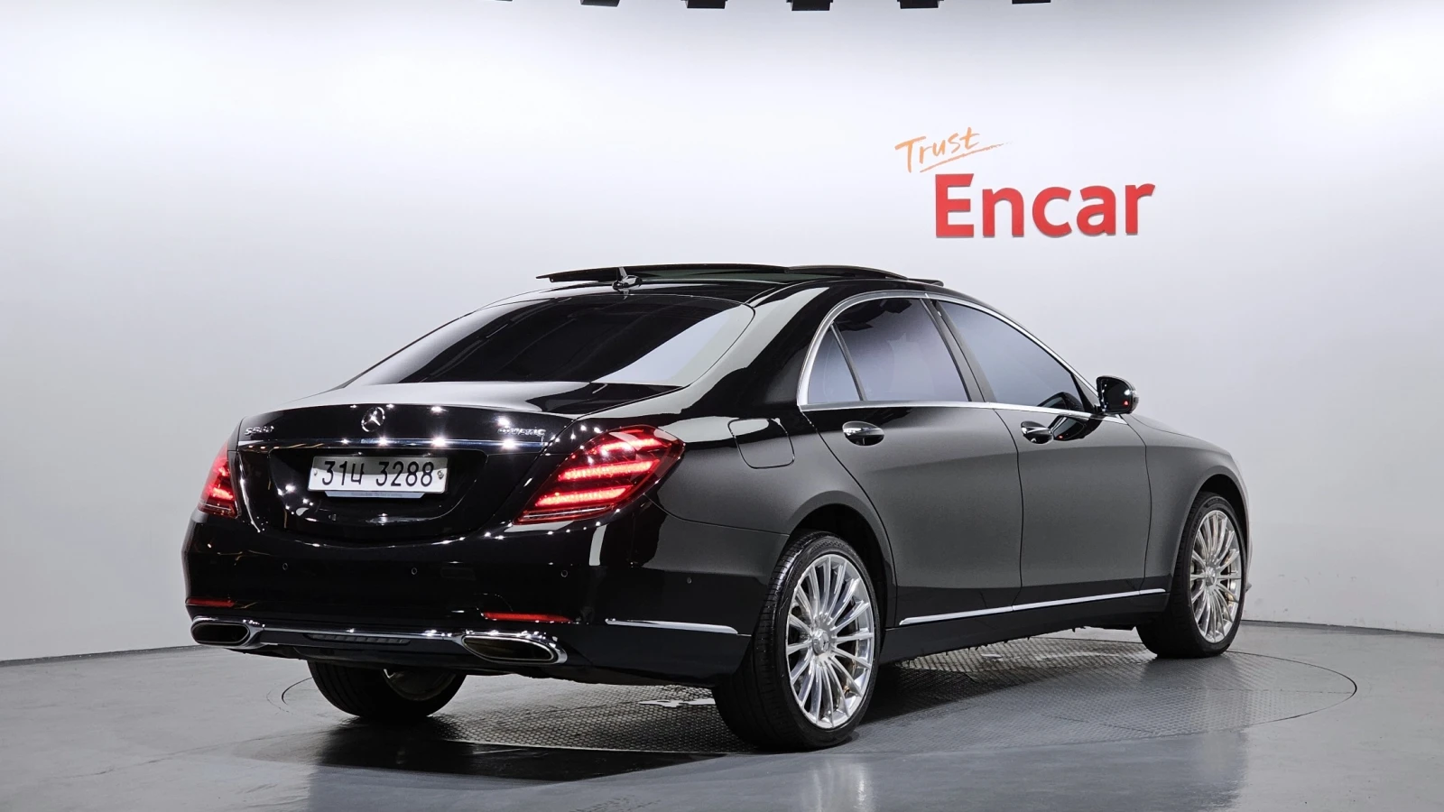 Mercedes-Benz S 560 LONG| АВТОФИНАНСИРАНЕ | ФИКСИРАНА ЦЕНА ДО БЪЛГАРИЯ, снимка 4 - Автомобили и джипове - 55287669