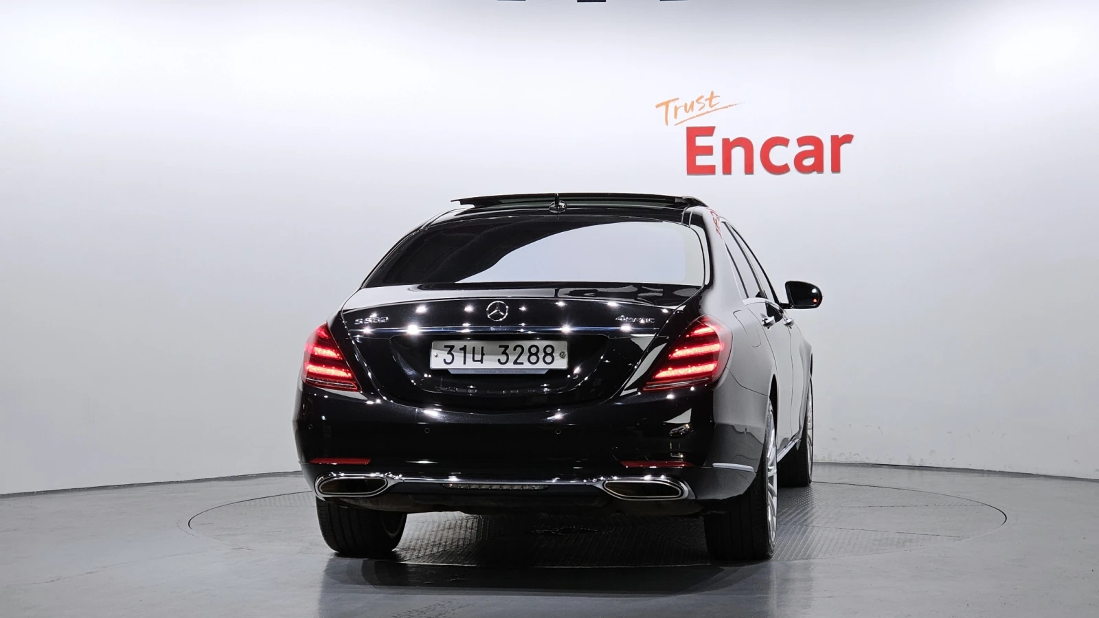 Mercedes-Benz S 560 LONG| АВТОФИНАНСИРАНЕ | ФИКСИРАНА ЦЕНА ДО БЪЛГАРИЯ, снимка 3 - Автомобили и джипове - 55287669