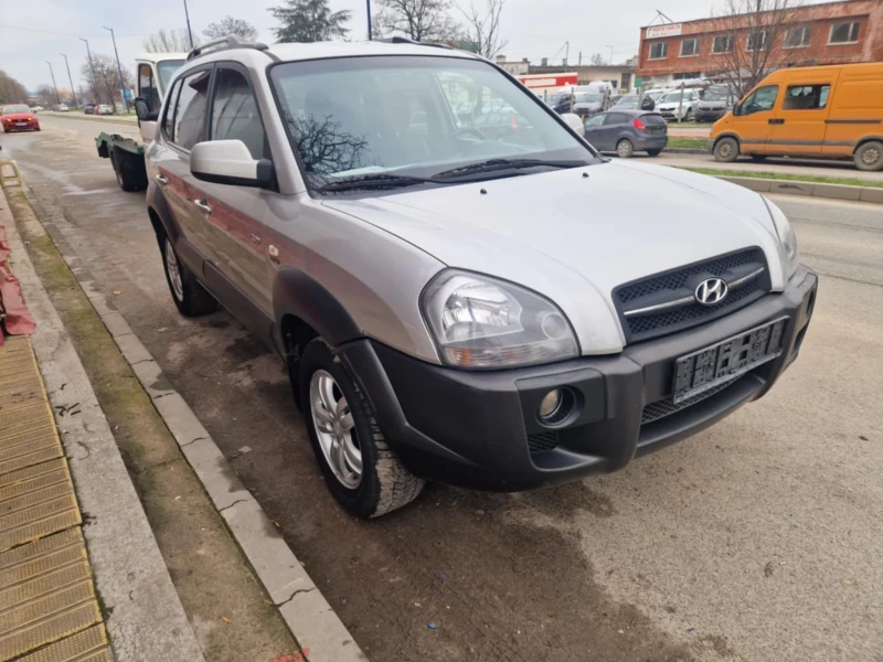 Hyundai Tucson 2.0 140k.s. 4x4, снимка 7 - Автомобили и джипове - 53507737