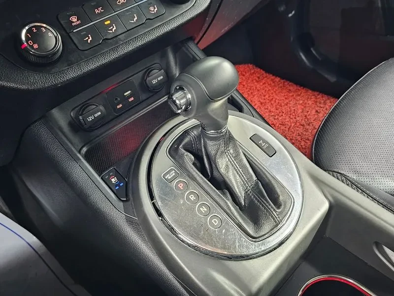 Kia Sportage, снимка 9 - Автомобили и джипове - 52557506