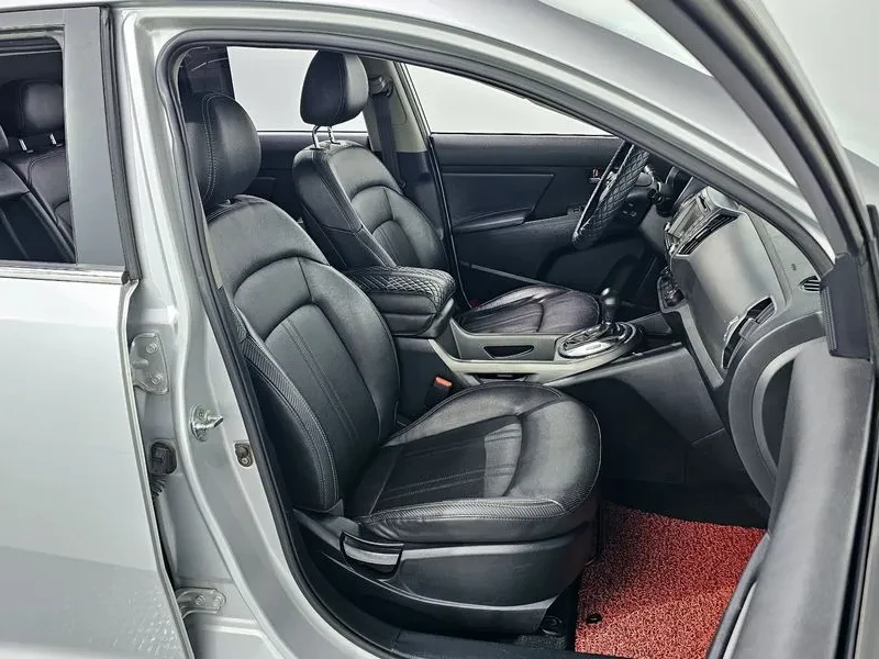 Kia Sportage, снимка 12 - Автомобили и джипове - 52557506