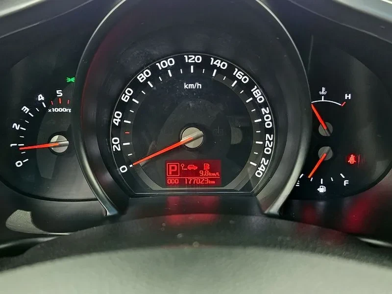 Kia Sportage, снимка 8 - Автомобили и джипове - 52557506