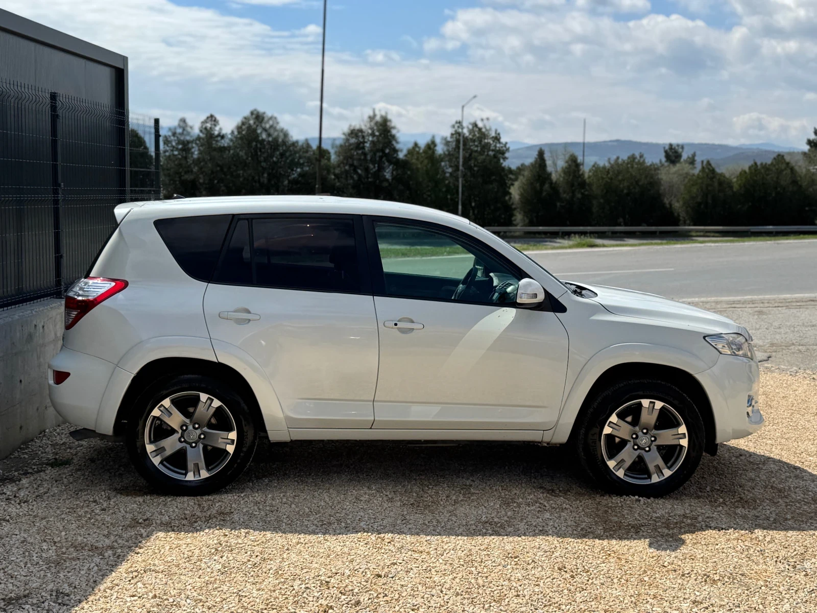 Toyota Rav4 2.2D* 150кс* EXECUTIVE* AUTOMATIC* FULL* FULL*  - изображение 4