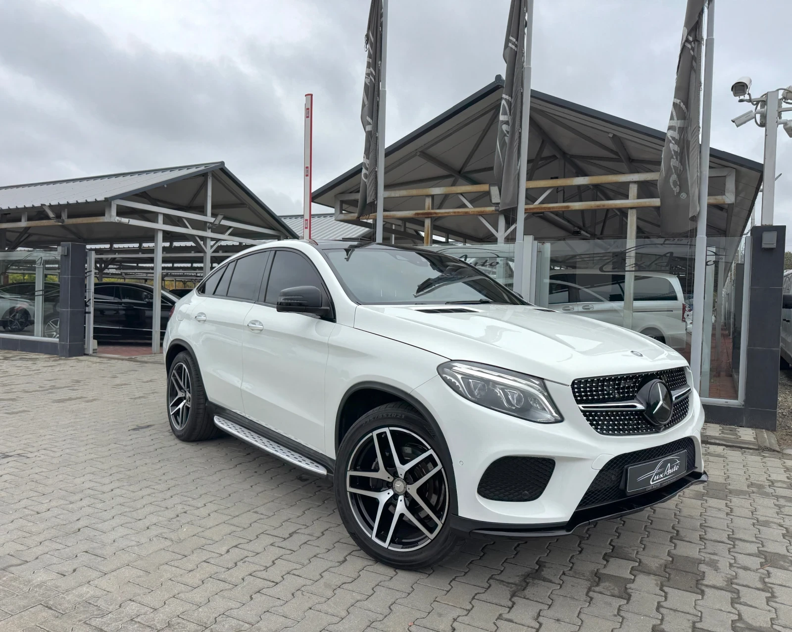 Mercedes-Benz GLE Coupe AMG#PANO#ALCANTARA#DISTR#KEYLESS#137000KM - изображение 2