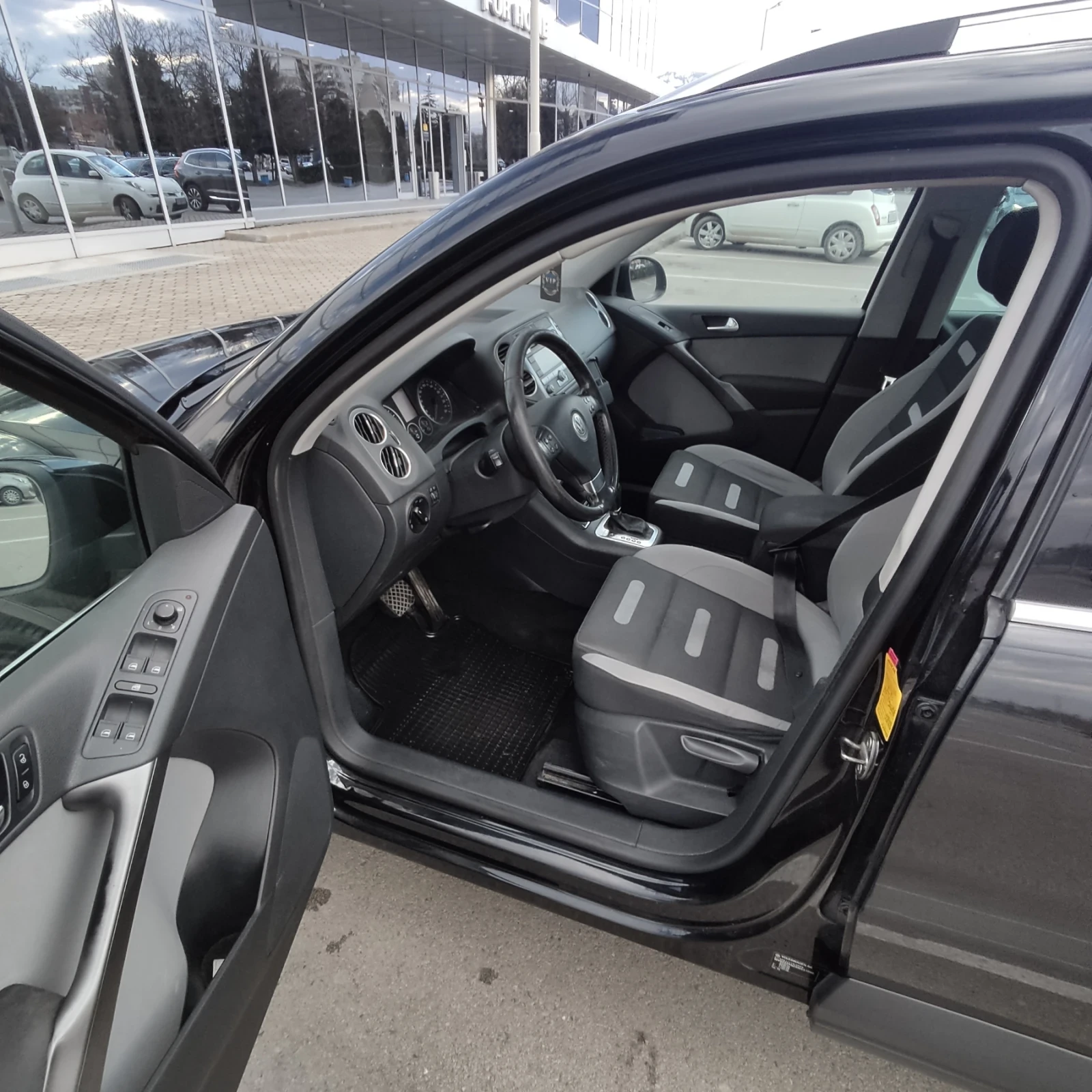 VW Tiguan, снимка 11 - Автомобили и джипове - 54033475