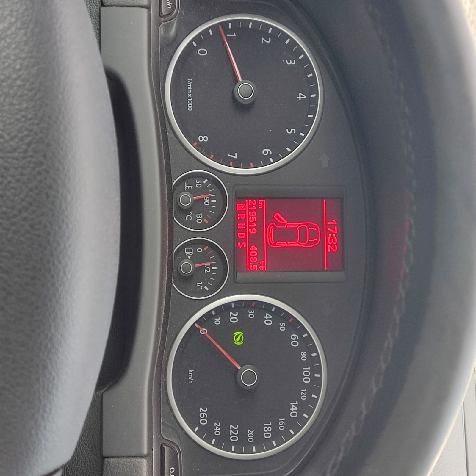 VW Tiguan, снимка 9 - Автомобили и джипове - 54033475