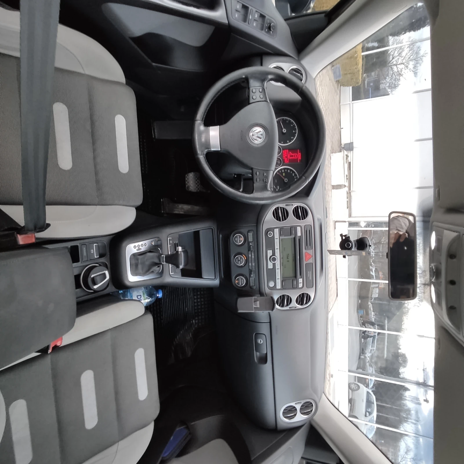 VW Tiguan, снимка 10 - Автомобили и джипове - 54033475