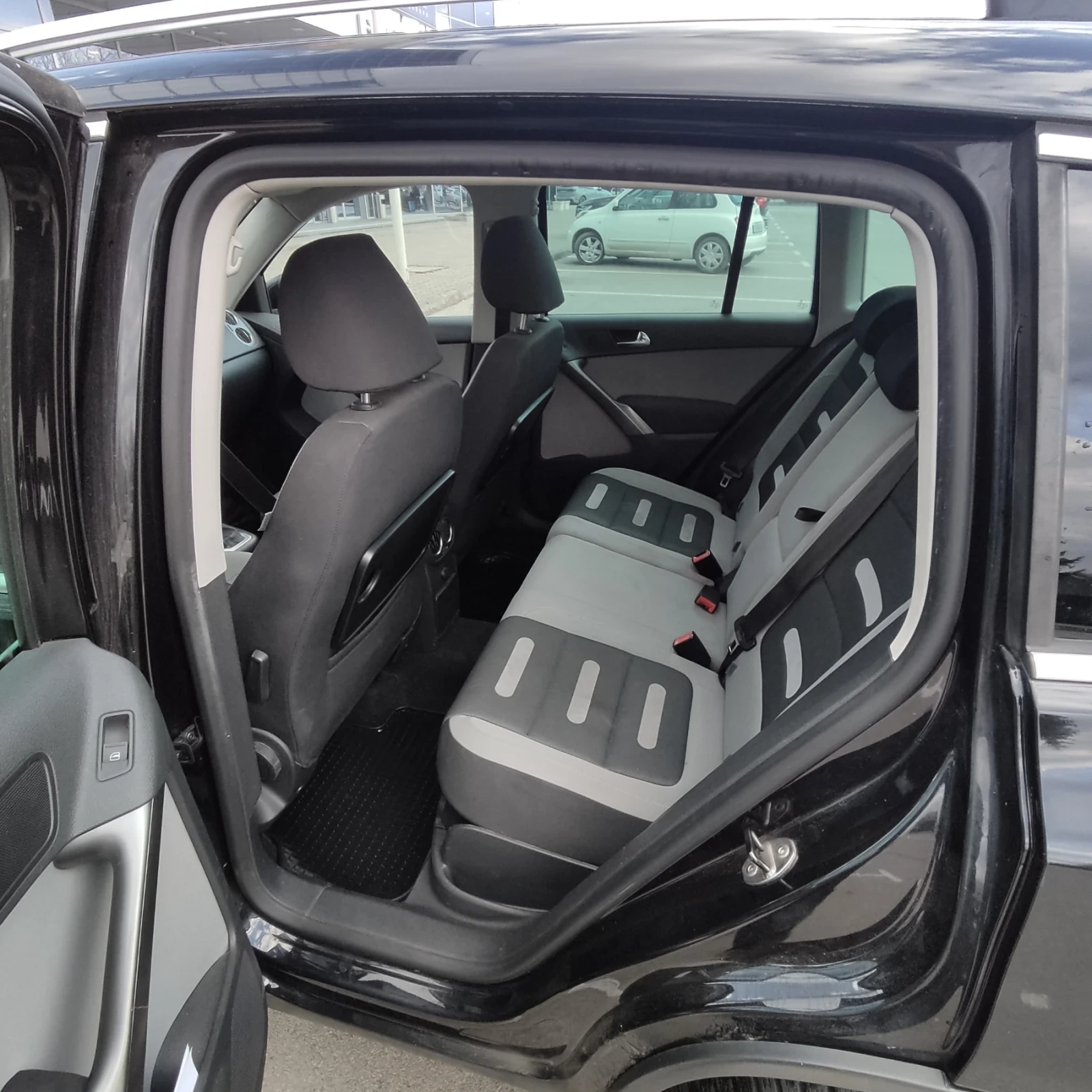 VW Tiguan, снимка 2 - Автомобили и джипове - 54033475