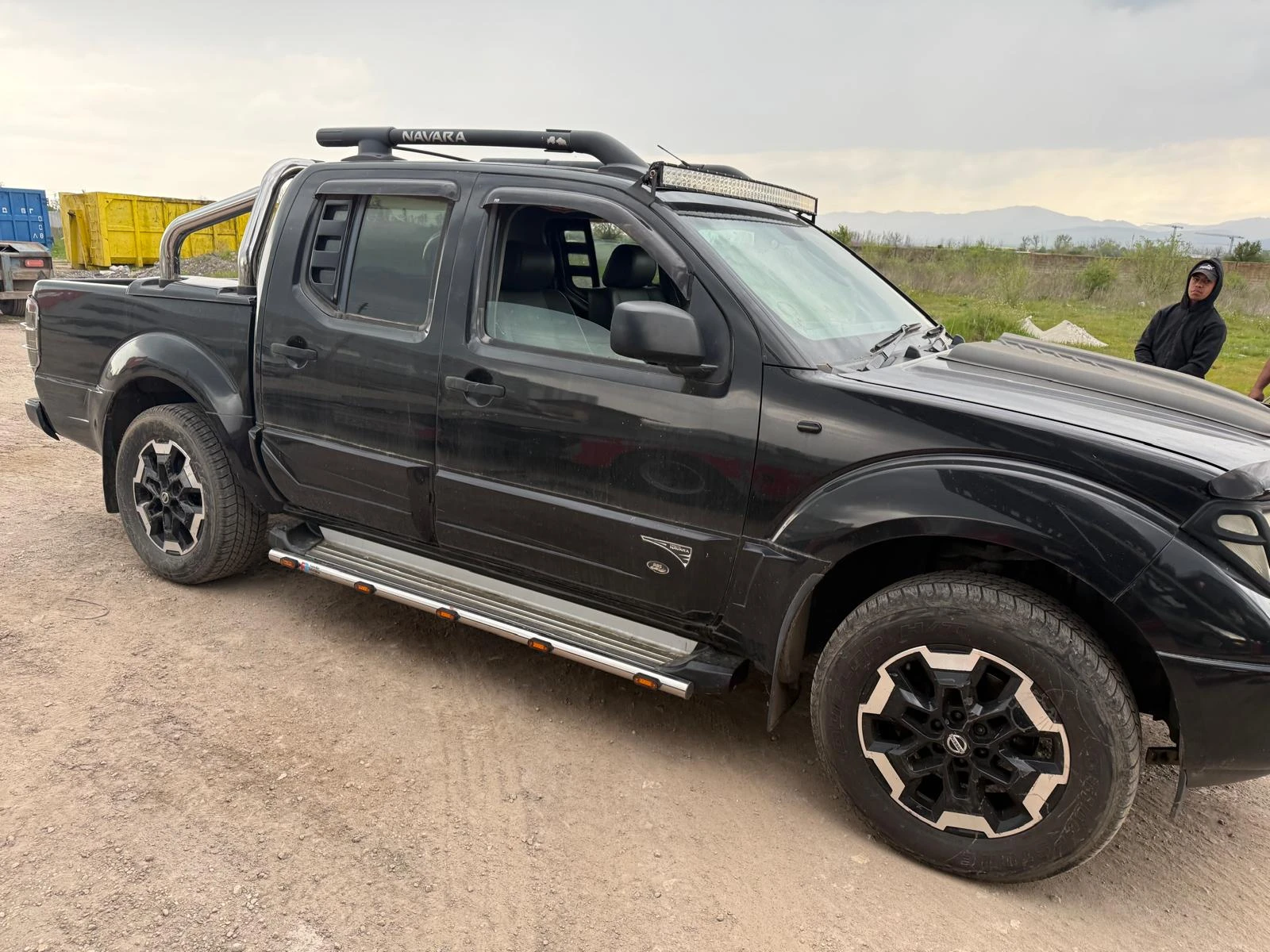 Nissan Navara 2.5 dci, снимка 8 - Автомобили и джипове - 54361330