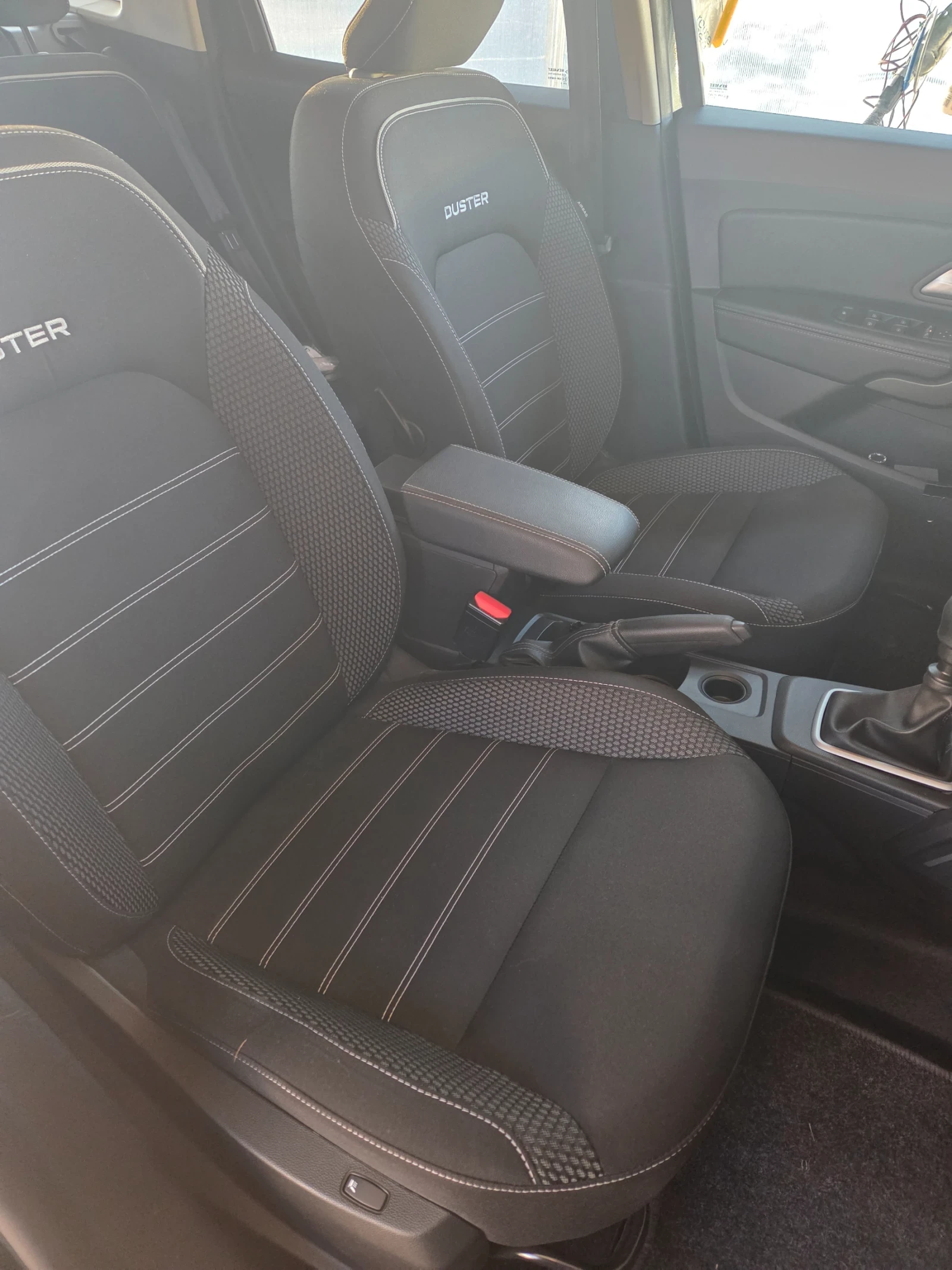 Dacia Duster 1.0 TCE  Фабрична газ!, снимка 5 - Автомобили и джипове - 55465582