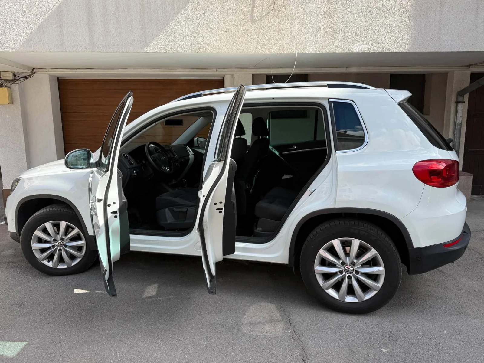 VW Tiguan, снимка 3 - Автомобили и джипове - 56300869