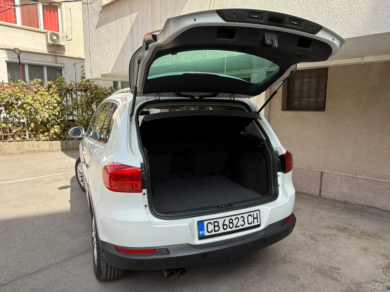 VW Tiguan, снимка 5 - Автомобили и джипове - 56300869
