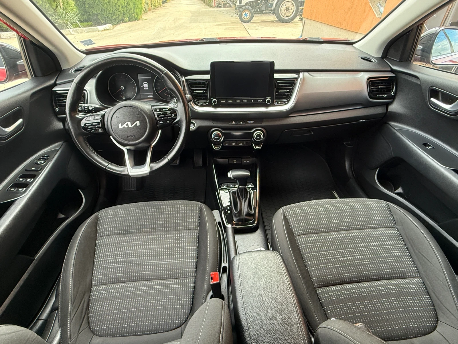 Kia Stonic, снимка 9 - Автомобили и джипове - 56312848