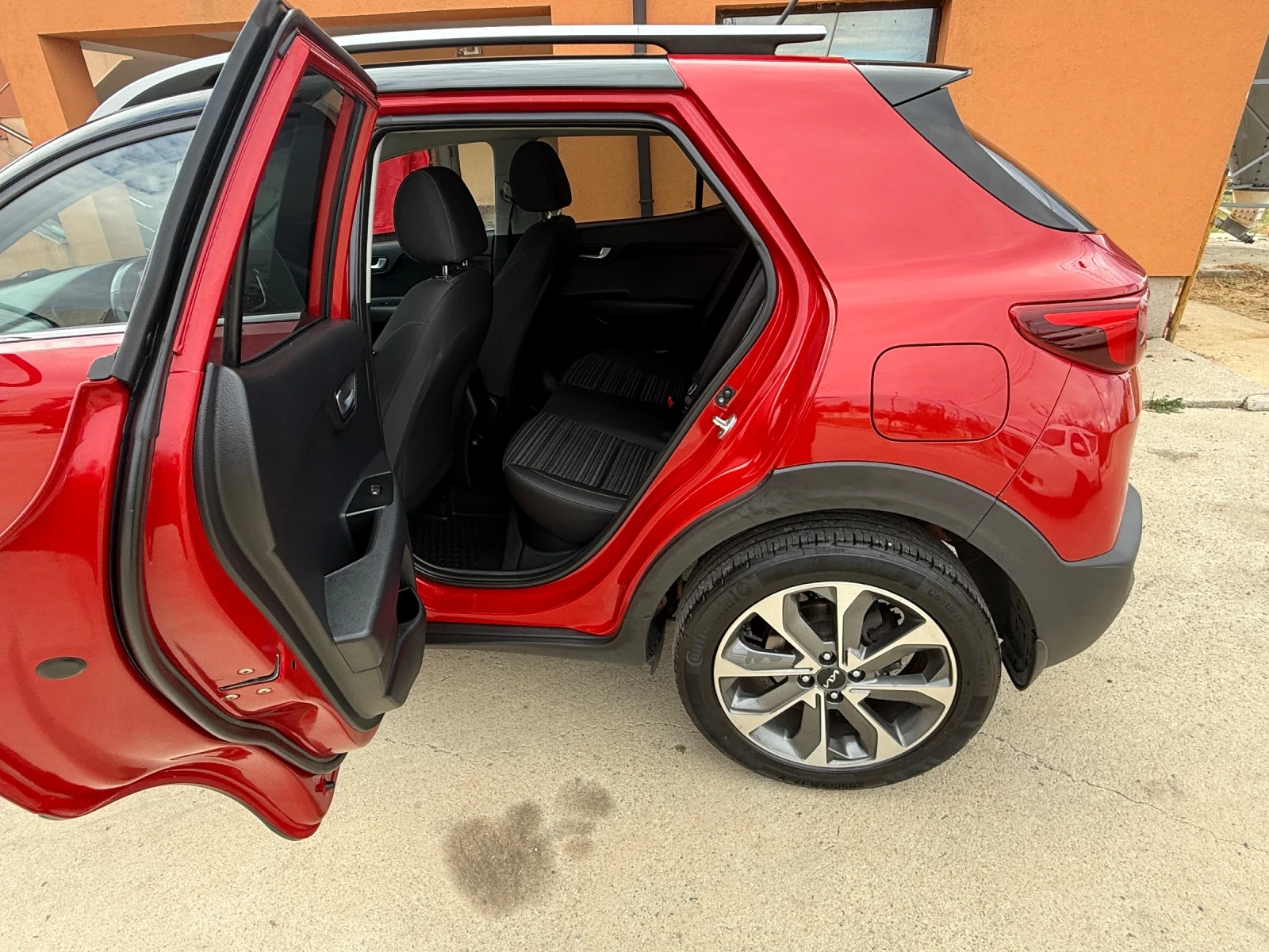Kia Stonic, снимка 10 - Автомобили и джипове - 56312848