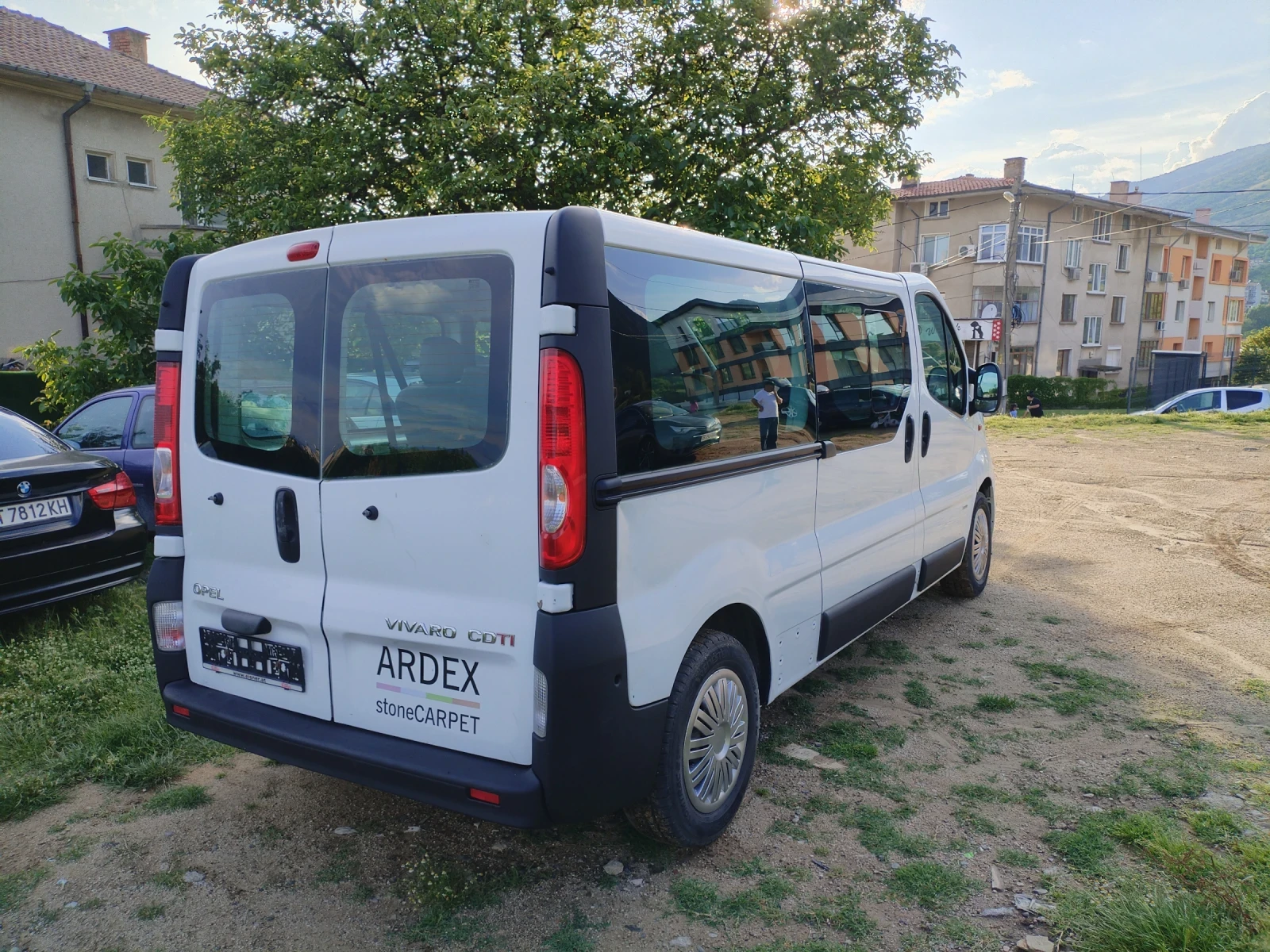 Opel Vivaro 2.0 CDTI 114hp 6ск Климатик 8+ 1 Макси, снимка 5 - Бусове и автобуси - 54838062