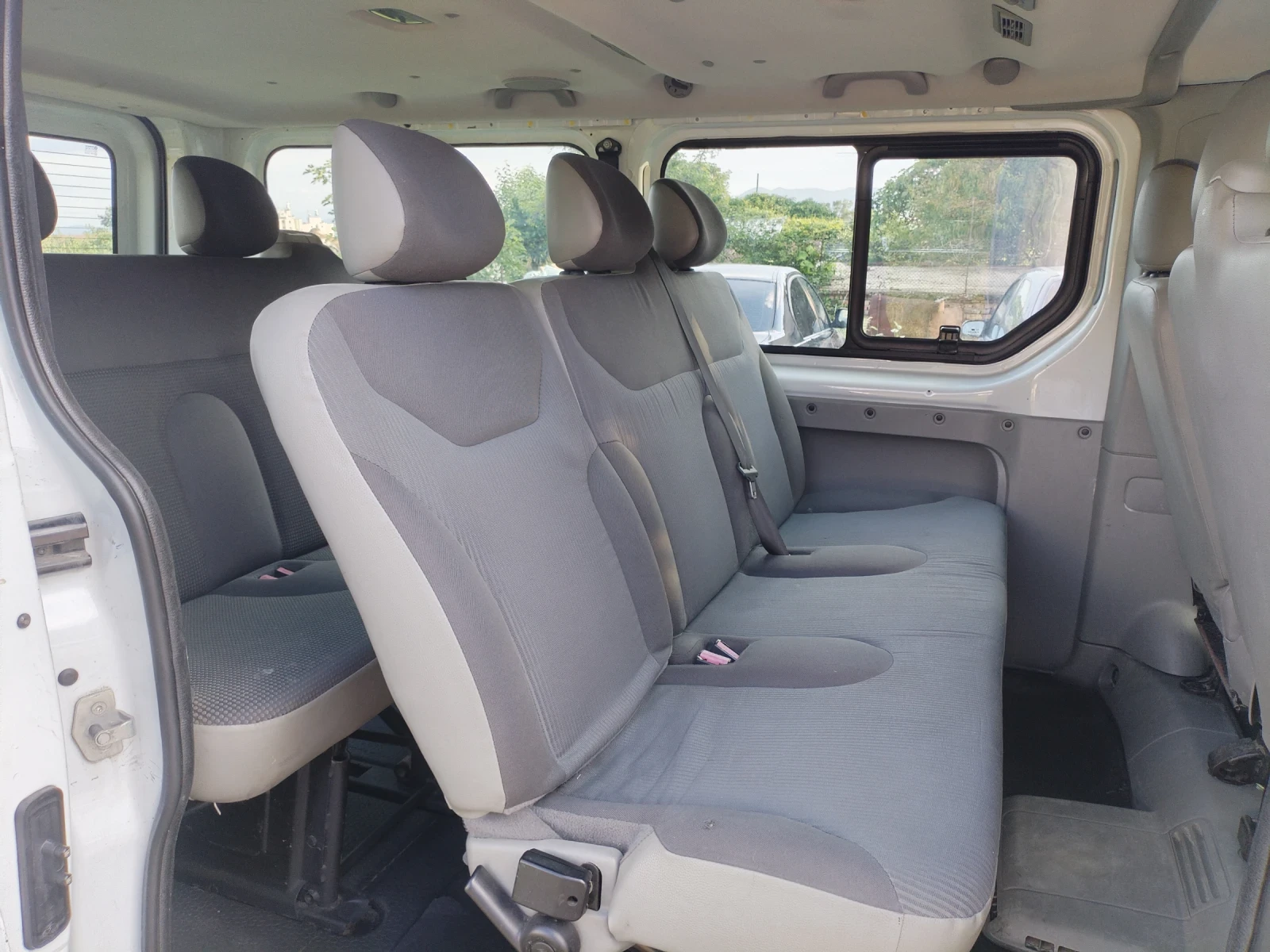 Opel Vivaro 2.0 CDTI 114hp 6ск Климатик 8+ 1 Макси, снимка 12 - Бусове и автобуси - 54838062
