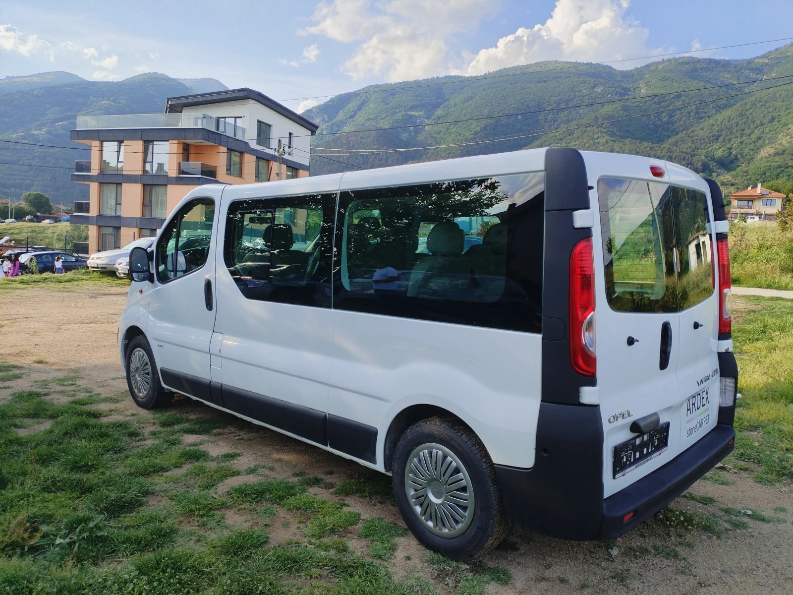 Opel Vivaro 2.0 CDTI 114hp 6ск Климатик 8+ 1 Макси, снимка 8 - Бусове и автобуси - 54838062