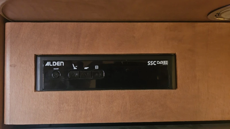 Кемпер Carthago  C - line l 143  LE  , снимка 13 - Каравани и кемпери - 52882342