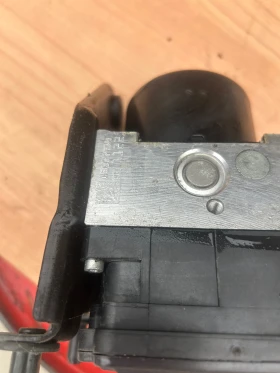 Помпа ABS за Volkswagen Golf VI Hatchback (10.2008 - 02.2014)  1K0 614 517 DE, снимка 4 - Части - 53471073