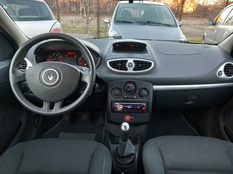 Renault Clio 1.2i 75кс Facelift, снимка 9 - Автомобили и джипове - 45659119