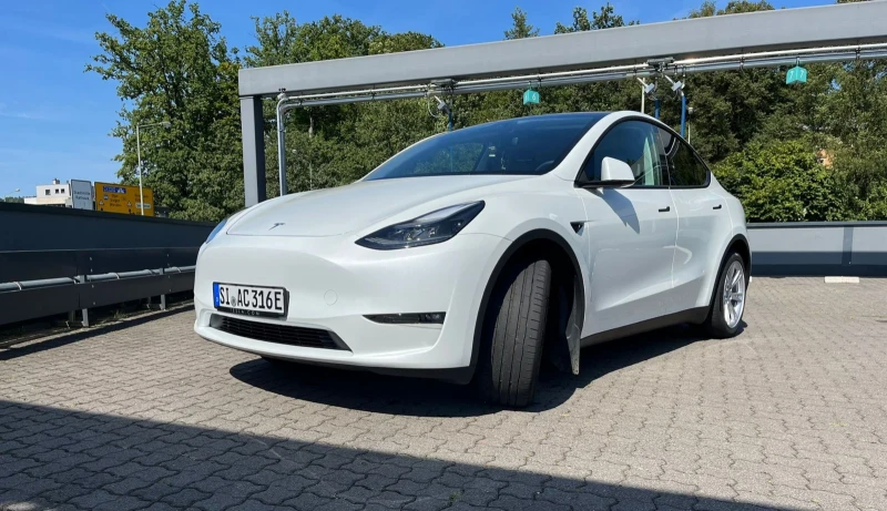 Tesla Model Y Long Range + теглич, снимка 1 - Автомобили и джипове - 47043943