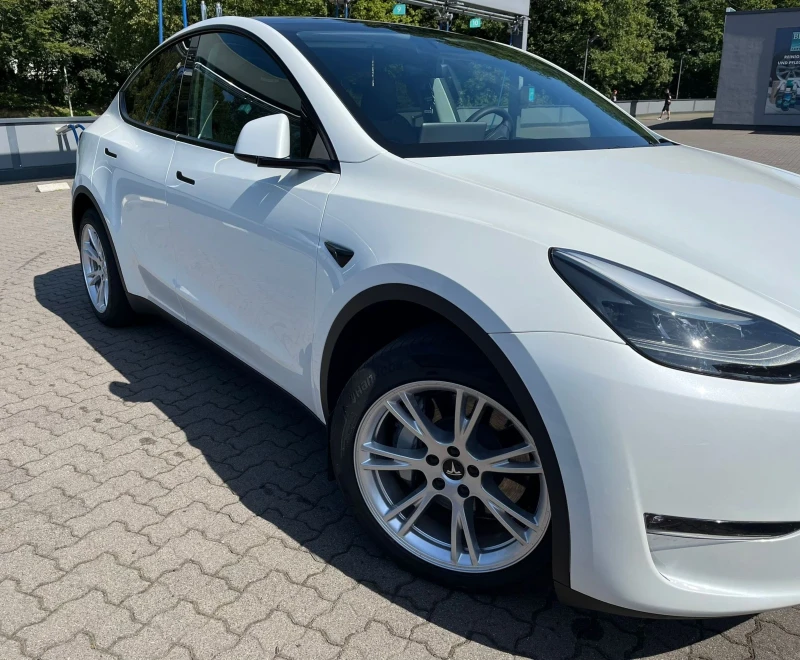 Tesla Model Y Long Range + теглич, снимка 3 - Автомобили и джипове - 47043943