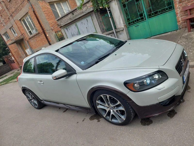 Volvo C30 T5, снимка 2 - Автомобили и джипове - 47549097