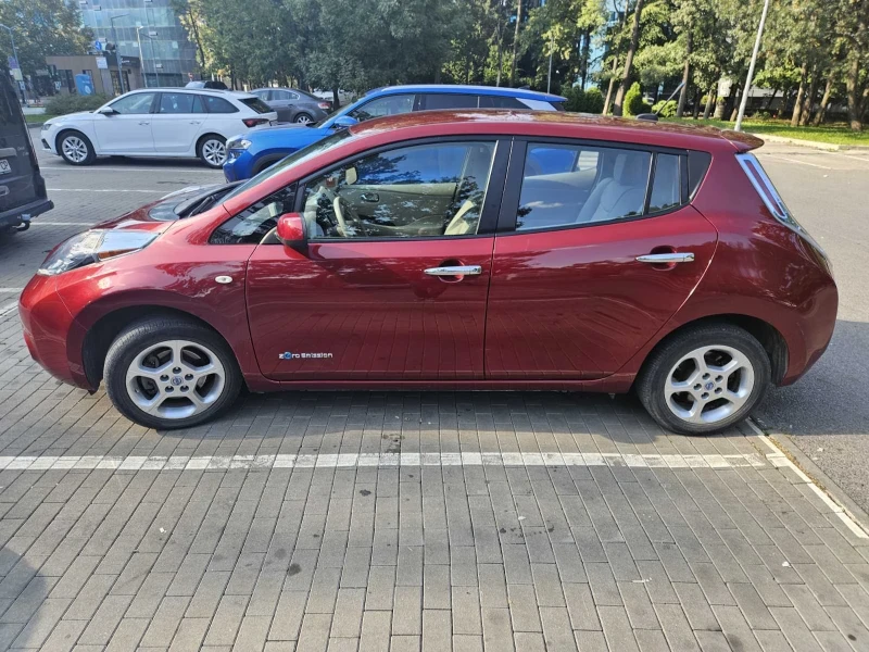 Nissan Leaf , снимка 4 - Автомобили и джипове - 47344312