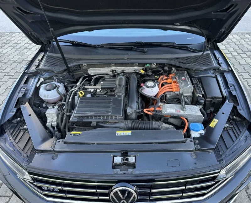 VW Passat Estate High, 1.4 TSI PHEV GTE Hybrid 218 HP/KAMERA, снимка 15 - Автомобили и джипове - 47501542