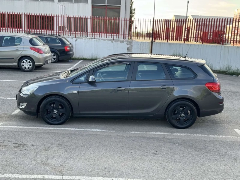 Opel Astra 1.4 Фабрична газова уредба , снимка 2 - Автомобили и джипове - 48502775