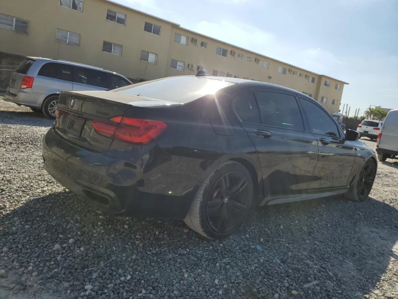 BMW 750 M* SPORT* XDRIVE* ДИГИТАЛНО* ТАБЛО* МАСАЖ* 360КАМЕ, снимка 2 - Автомобили и джипове - 49575357