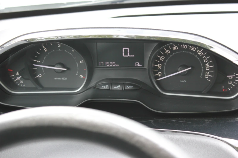 Peugeot 208 1.6 BlueHDI, снимка 7 - Автомобили и джипове - 52667127