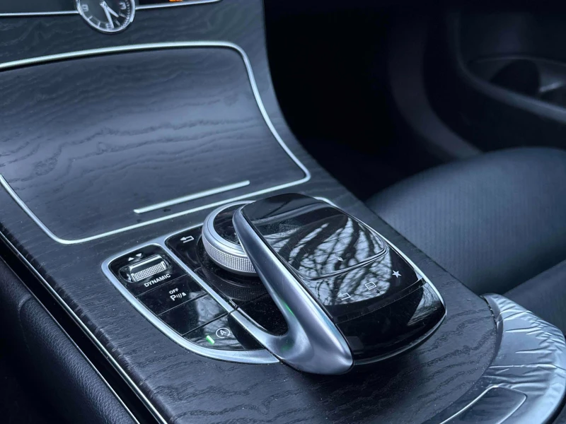 Mercedes-Benz C 300 AMG PACK* 4MATIC* CARFAX* АВТО КРЕДИТ* , снимка 11 - Автомобили и джипове - 53373008