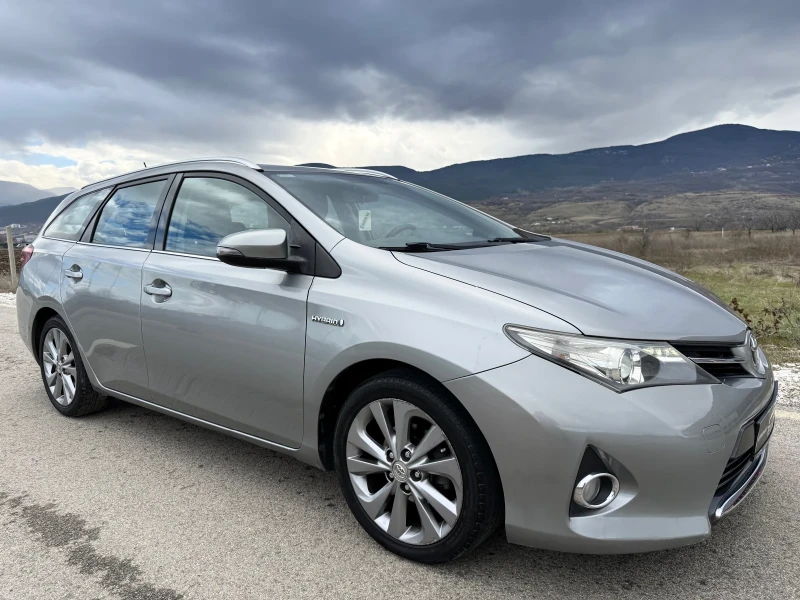 Toyota Auris 1.8 HYBRID / KEYLESS / NAVI / CAMERA / AVTOPILOT