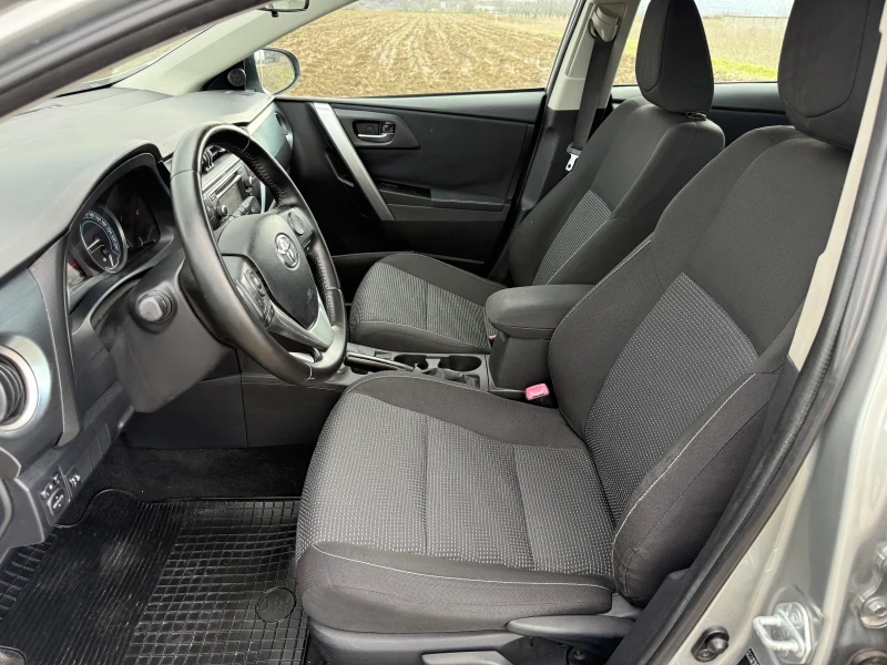 Toyota Auris 1.8 HYBRID / KEYLESS / NAVI / CAMERA / AVTOPILOT, снимка 10 - Автомобили и джипове - 53404370